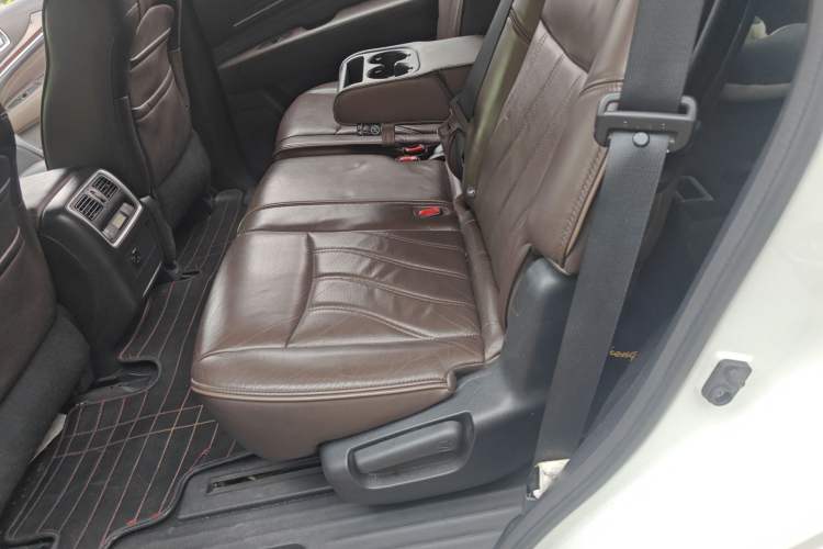 Used Infiniti QX60 2014 2.5 S/C Hybrid Two-Wheel Drive Excellence Edition Left Rear Seat