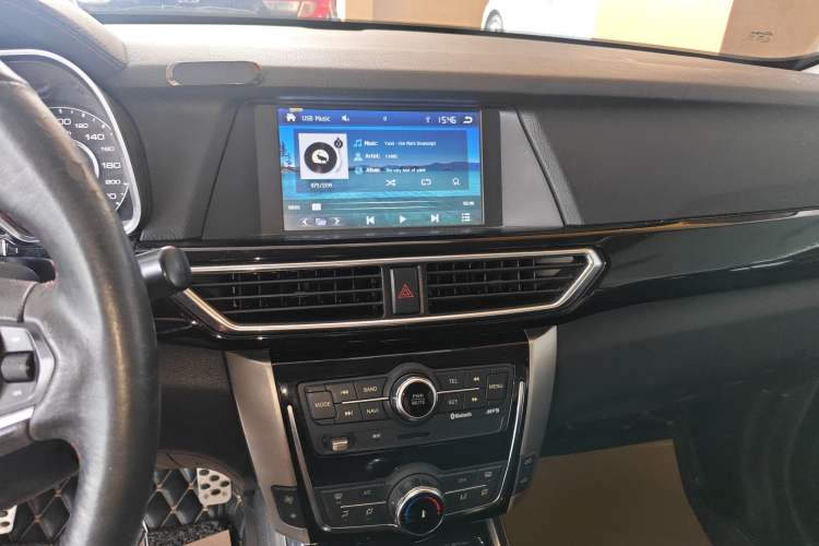 Used Zotye Domy X5 2015 1.5T Manual Luxury Model China V Standard
