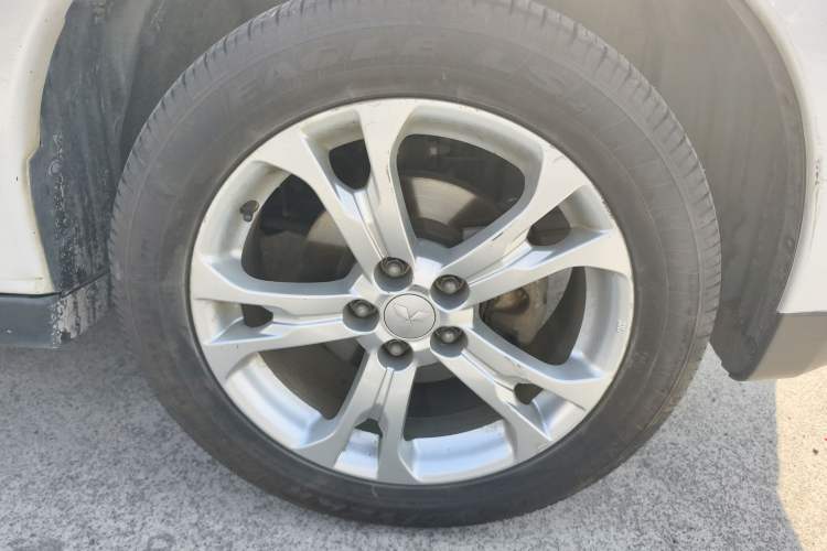 Used Mitsubishi Outlander 2013 2.4L 4x4 Luxury Navigation Edition 5 Seats Right Front Wheel Hub