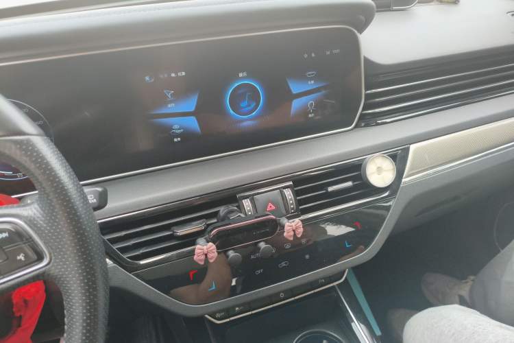 Used Hongqi HS5 2022 2.0T Smart Connect Flagship Enjoyment Purchase Edition Audio And AC Panel