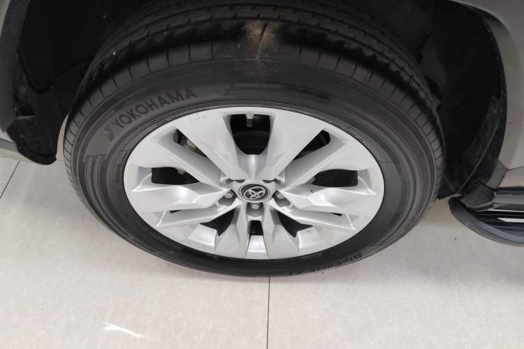 Used Toyota Wildlander 2022 Updated Version 2.0L CVT Two-Wheel Drive Leading Edition Right Rear Wheel Hub
