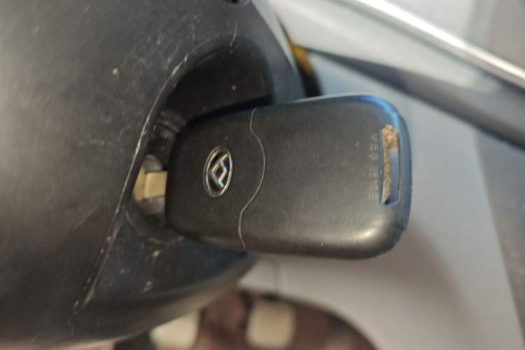 Used SAIC MAXUS Xintu V80 2019 2.0T Plus 6-Speed Manual Van Long Wheelbase Mid-Roof Design 2-3 Seater