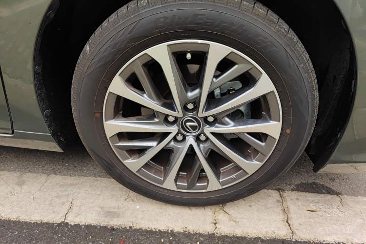 Used Lexus ES 2025 200 Premium Edition
