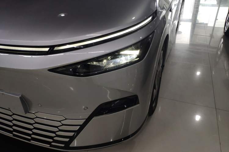 Used XPeng X9 2024 702 Ultra-Long Range Max
