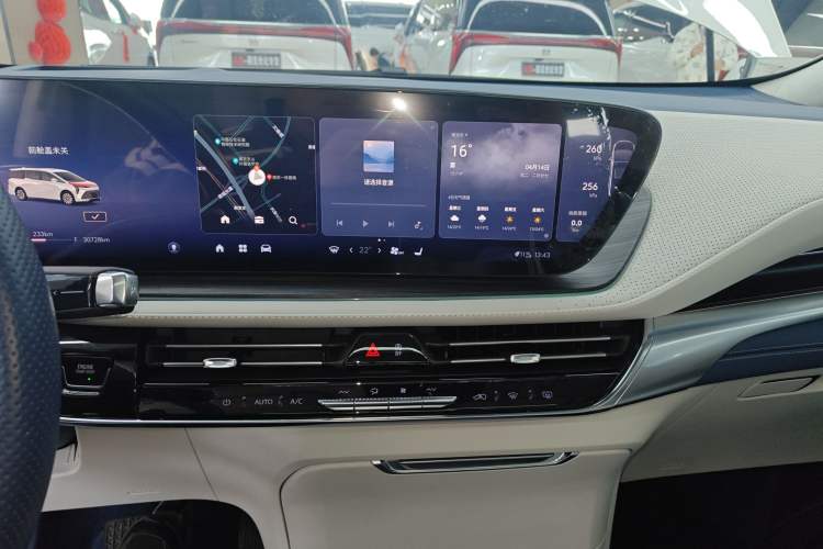 Used Buick Century 2023 2.0T Six-Seater Yinshi Edition Audio And AC Panel