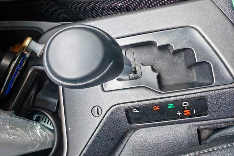 Used Toyota RAV4 2018 2.0L CVT Two-Wheel Drive Fashion X Edition Gear Lever