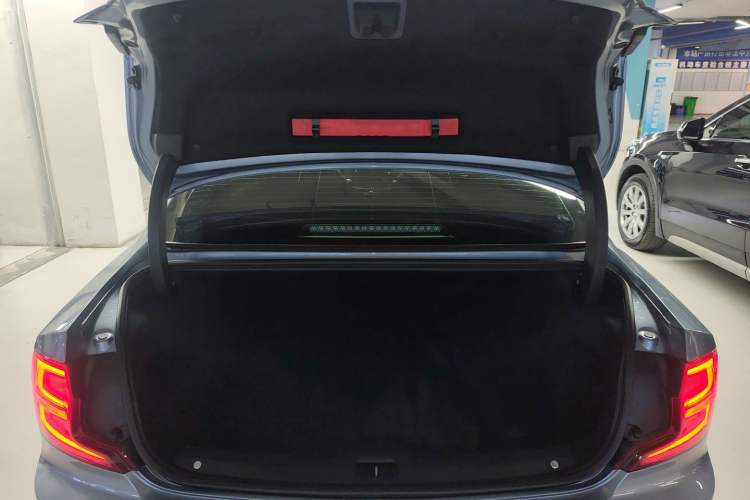 Used Volvo S90 2018 T4 Zhiyi Edition
