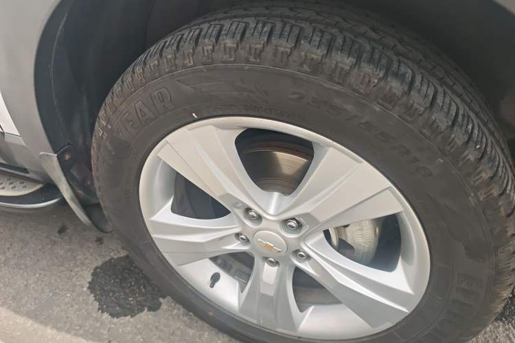 Used Chevrolet Captiva 2012 2.4L 4x4 Flagship Edition 7 Seats Right Front Wheel Hub