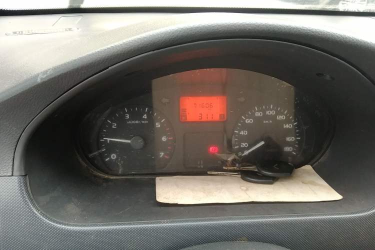 Used Wuling Rongguang 2014 1.2L S Standard Model Odometer Close Up