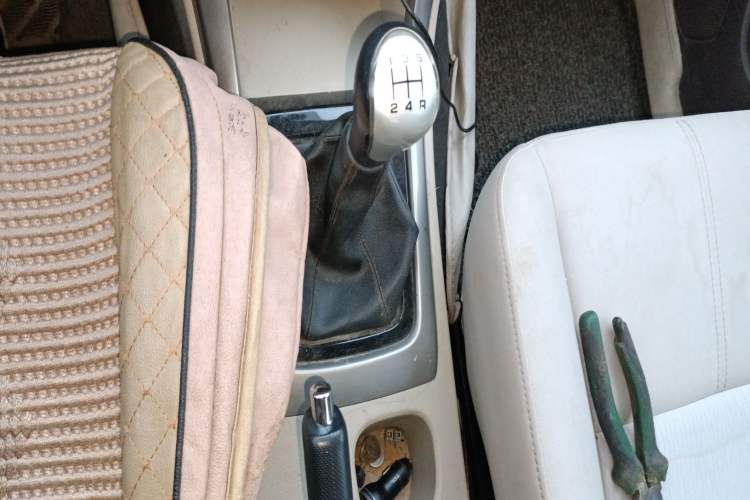 Used Foton Gatu ix5 2016 1.5L Zhiyue Model Gear Lever