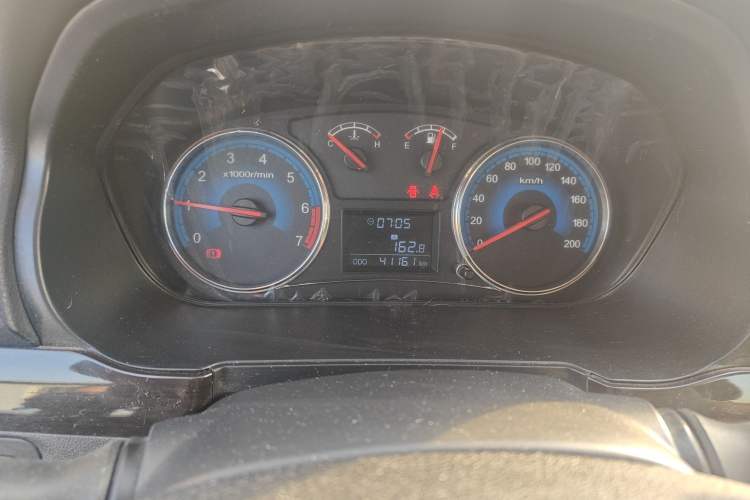 Used Dongfeng Fengon 360 2015 1.5L Manual Luxury 7-Seater China IV Standard
