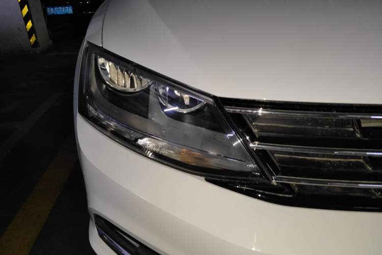 Used Volkswagen Sagitar 2017 230TSI Automatic Comfort Version
