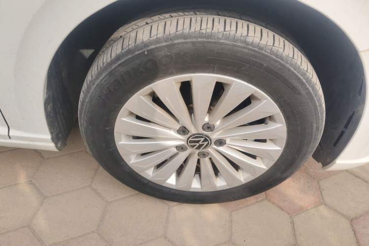 Used Volkswagen Lavida 2021 1.5L Automatic Comfort Edition Right Front Wheel Hub