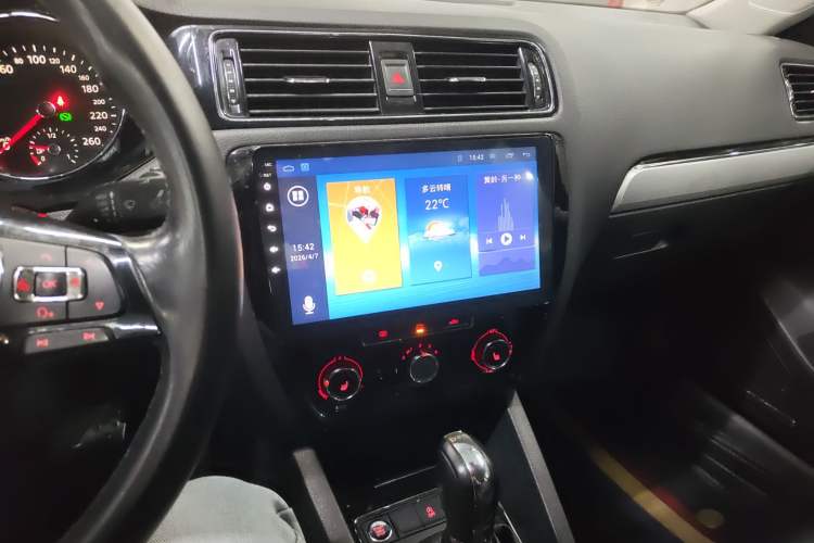 Used Volkswagen Sagitar 2018 180TSI DSG Prestige Edition Audio And AC Panel