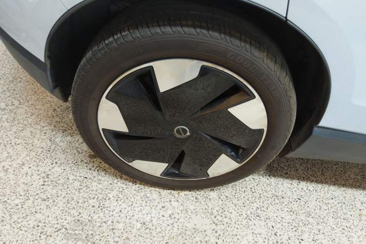 Used Volvo EX30 2025 Rear-Drive Long-Range Plus Model