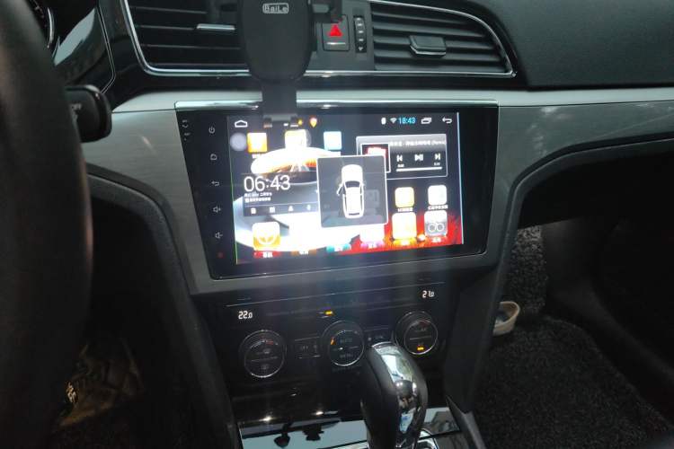 Used Volkswagen Lamando 2015 280TSI DSG Comfort Edition Audio And AC Panel