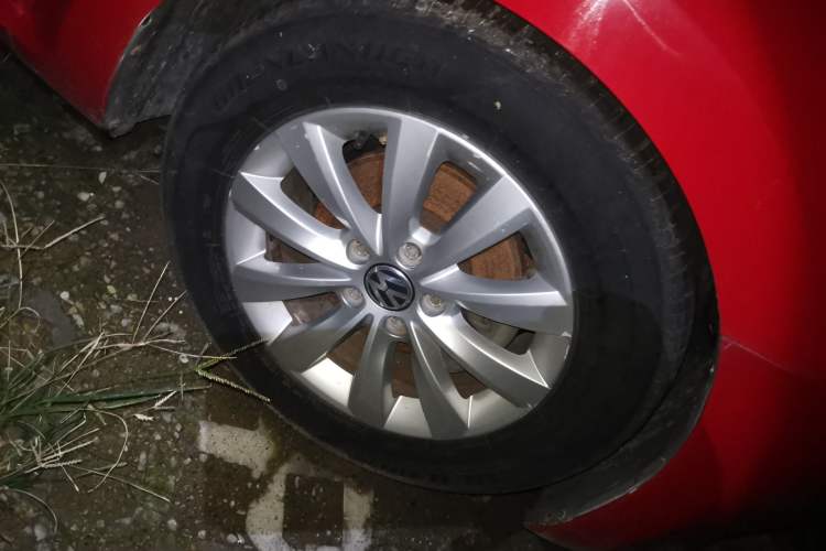 Used Volkswagen Beetle 2013 1.4TSI Fashion Edition Right Front Wheel Hub