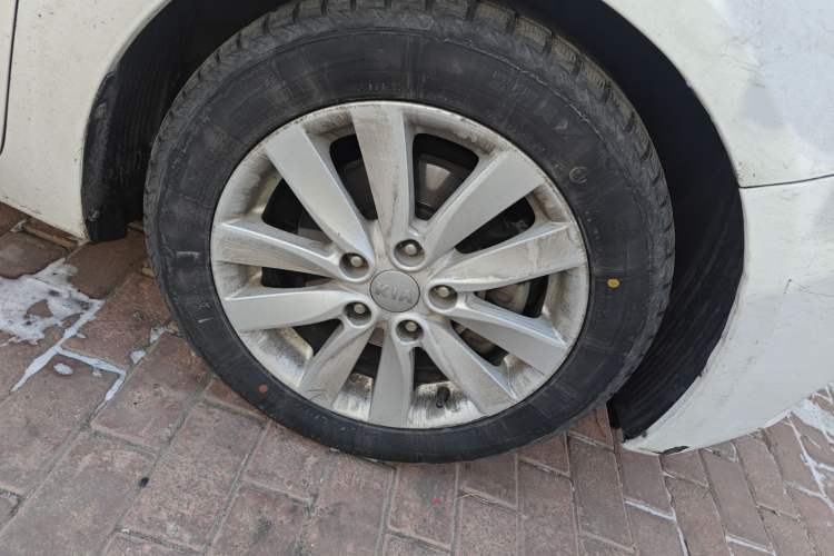 Used Kia K3 2013 1.6L Automatic GL Right Front Wheel Hub