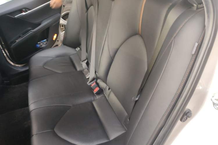 Used Toyota Camry 2021 2.0G Luxury Edition
