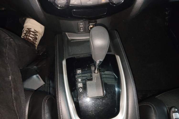 Used Nissan X-Trail 2014 2.0L CVT Smart Edition 2WD Gear Lever