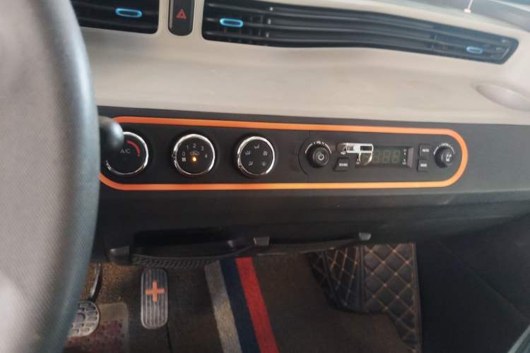 Used Wuling Hongguang MINIEV 2020 Zizai Version Lithium-NMC Audio And AC Panel