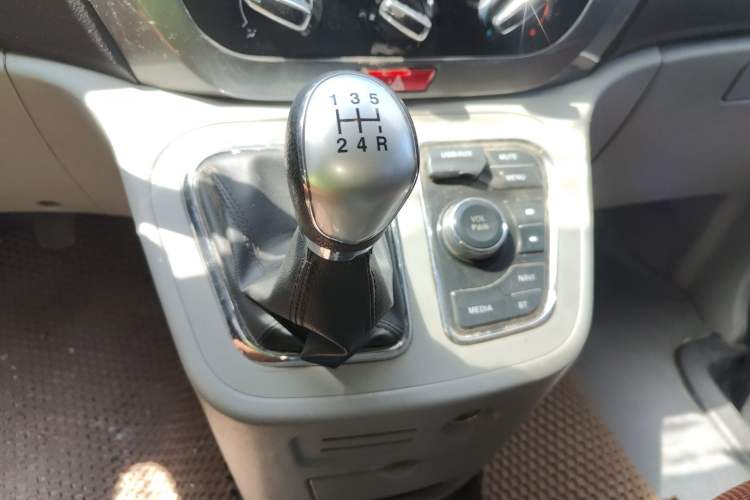 Used JAC Refine M3 2016 IKEA Edition 1.6L Luxury Smart Model Gear Lever