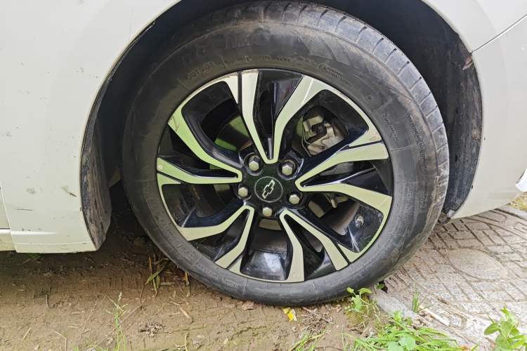 Used Chevrolet Monza 2020 Light Hybrid RS 330T Automatic Comfort Edition Right Front Wheel Hub