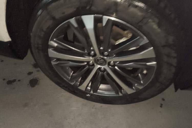 Used Toyota Venza 2023 2.0L CVT Two-Wheel Drive Luxury Edition Right Front Wheel Hub