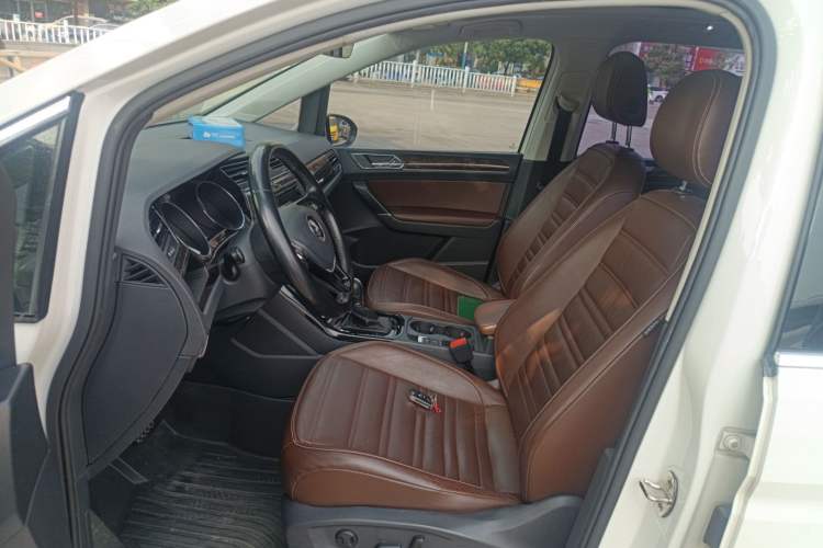 Used Volkswagen Touran 2016 Volkswagen Touran L 280TSI DSG Luxury Edition Left Front Seat