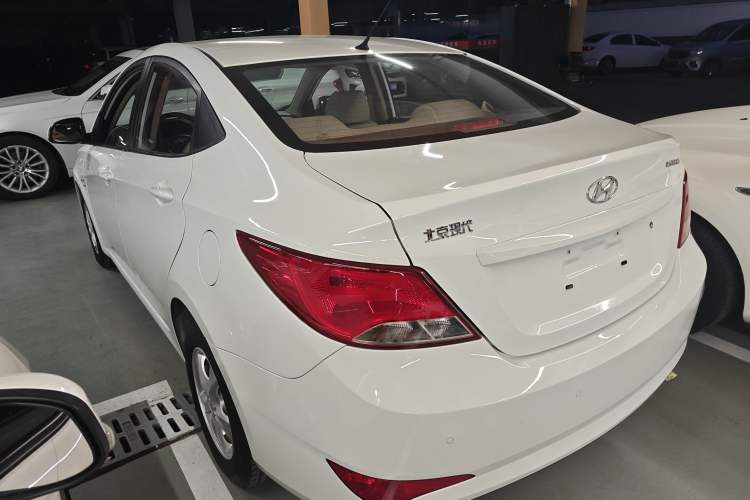 Used Hyundai Verna (older generation) 2014 1.4L Automatic Smart GLS Rear Left 45 Deg