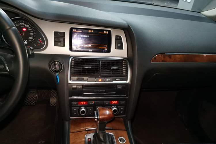 Used Audi Q7 2014 35 TFSI Off-road Model
