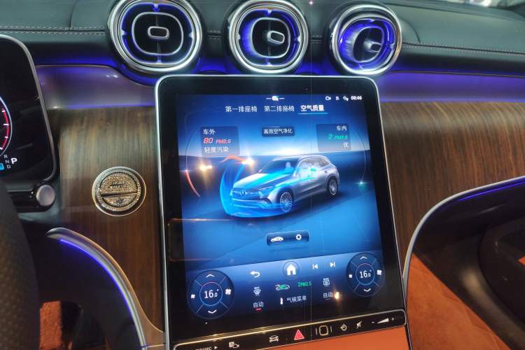 Used Mercedes-Benz GLC 2025 Refreshed GLC 300 L 4MATIC Dynamic Version 5 Seats Audio And AC Panel