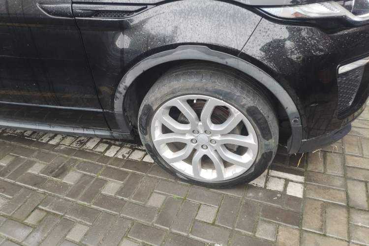 Used Land Rover Range Evoque 2018 240 PS SE DYNAMIC Smart Edition Right Front Wheel Hub