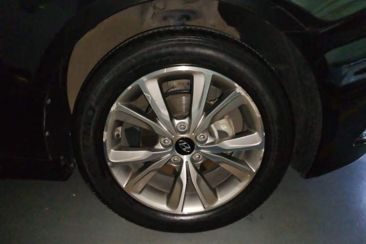 Used Hyundai Sonata 2014 2.0L Automatic Luxury Edition Right Front Wheel Hub