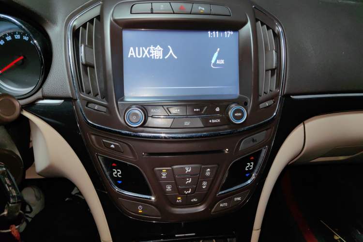 Used Buick Regal 2015 2.0L Leading Fashion Edition