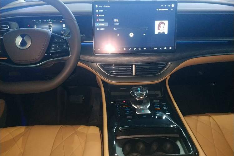 Used Denza D9 2024 DM-i 980 Four-Wheel Drive Prestige Model