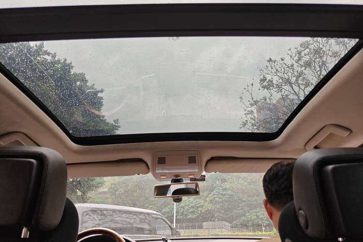 Used Volkswagen Touareg 2011 3.0 TSI High-End Version Headliner