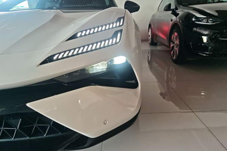 Used Lotus EMEYA 2024 EMEYA L+
