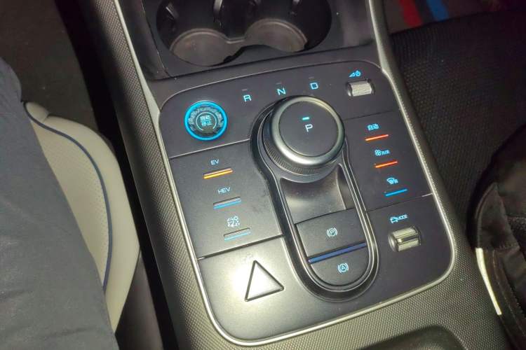 Used BYD Destroyer 05 2024 HONOR Edition DM-i 55KM Luxury Model Gear Lever