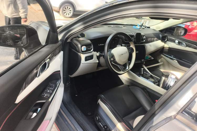 Used Lynk & Co 02 2018 1.5T DCT Two-Wheel Drive Zhaopu Version China V Standard
