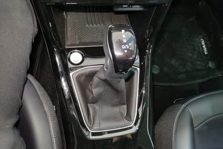 Used Volkswagen Tharu 2025 NewRui 300TSI Prestige Edition Gear Lever