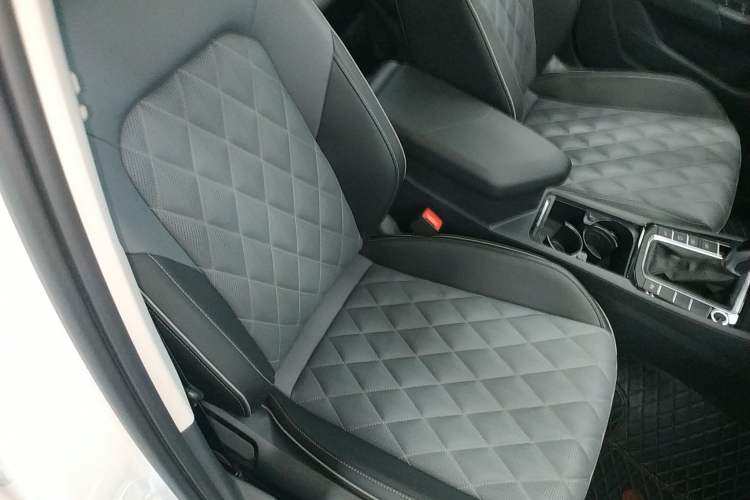 Used Volkswagen Sagitar 2023 300TSI DSG Excellence Edition Right Front Seat