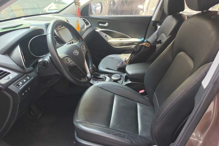 Used Hyundai Santa Fe 2013 Revised Version 2.0T Automatic All-Wheel Drive Top-Tier Trim