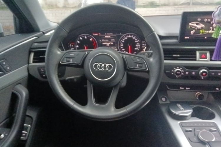 Used Audi A4L 2018 30th Anniversary Edition 30 TFSI Ambition Model Steering Wheel