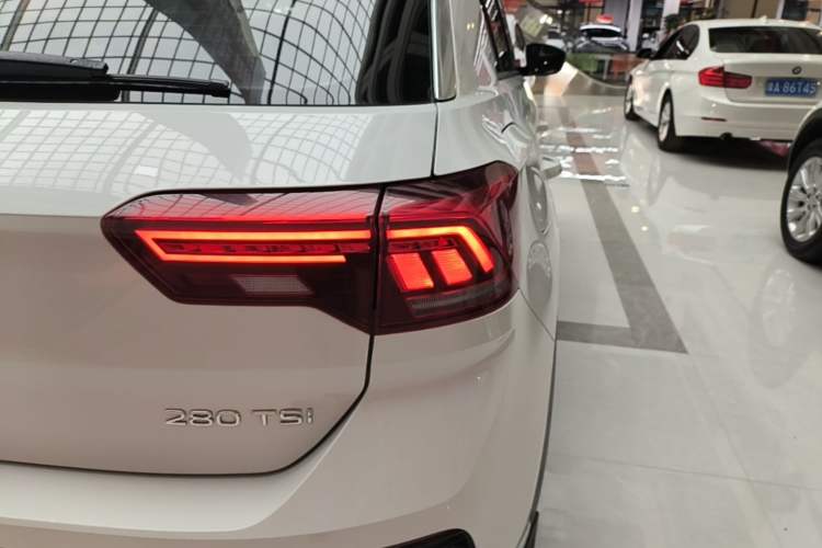 Used Volkswagen T-ROC 2021 280TSI DSG Two-Wheel Drive Comfort Connect Edition