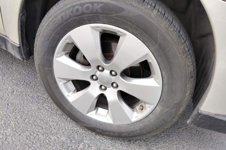 Used Subaru Outback 2012 2.5i Luxury Edition Right Front Wheel Hub