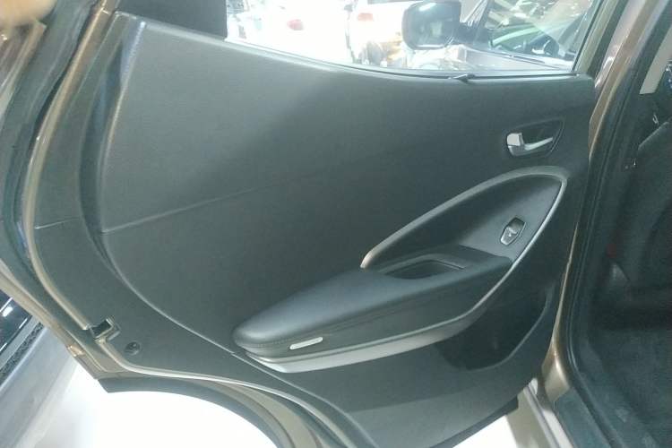 Used Hyundai Santa Fe 2013 2.4L Automatic Two-Wheel Drive Smart Version