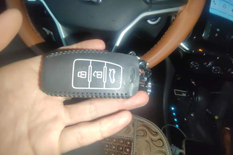 Used JMC Yusheng S350 2016 2.0T Automatic All-Wheel Drive Gasoline Luxury Version with Sunroof 5 Seats Vehicle Key