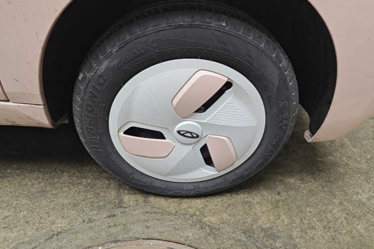 Used Chery QQ Ice Cream 2022 120km Conical Shape Lithium Iron Phosphate Right Front Wheel Hub