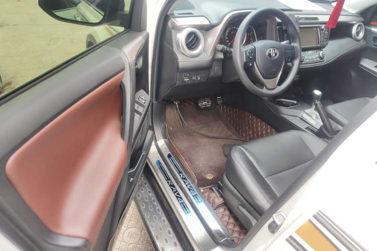 Used Toyota RAV4 2019 2.0L CVT Two-Wheel Drive Pioneer Edition China V Standard
